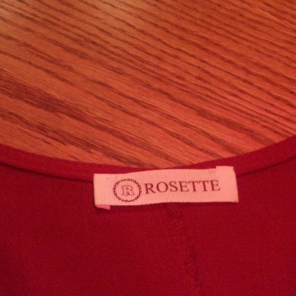 Red button front top - Picture 3 of 7